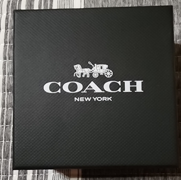 Authentic Coach Earring NWT. - Picture 3 of 10
